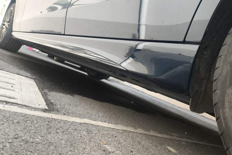 Used Mercedes-Benz C-Class 2023 Revised C 200 L Sport Edition Left Side Sill