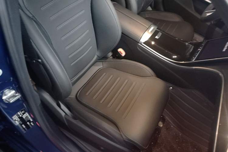 Used Mercedes-Benz C-Class 2023 Restyled C 260 L Night Edition Sports Version Right Front Seat