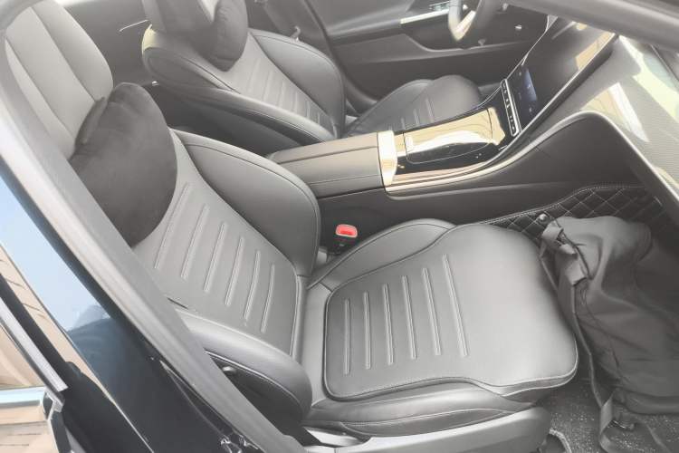 Used Mercedes-Benz C-Class 2023 Revised C 200 L Sport Edition Right Front Seat