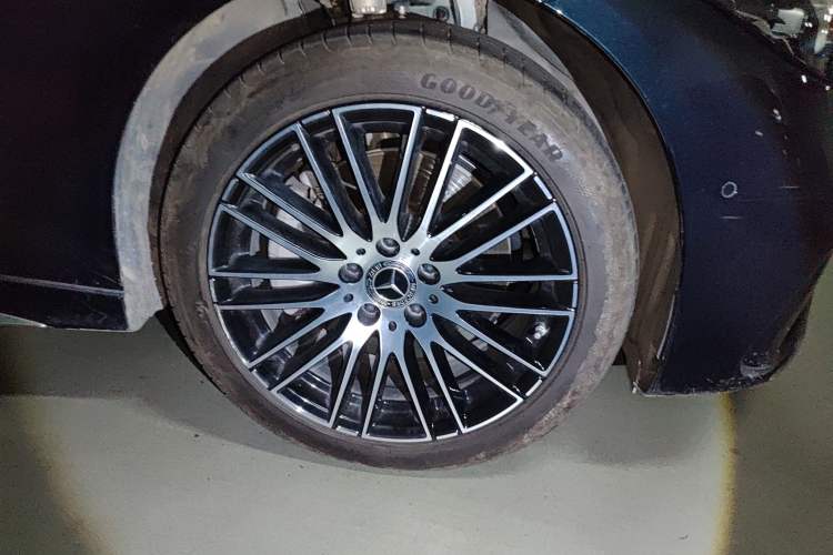 Used Mercedes-Benz C-Class 2023 C 260 L Sport Edition Right Front Wheel Hub