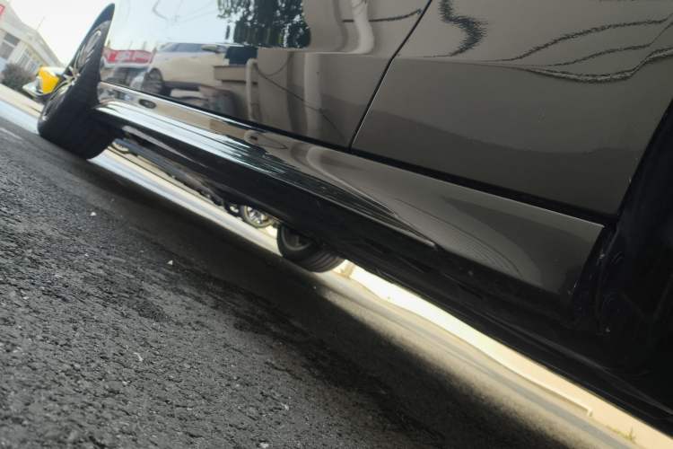 Used Mercedes-Benz C-Class 2023 Revised C 200 L Sport Edition Right Side Sill