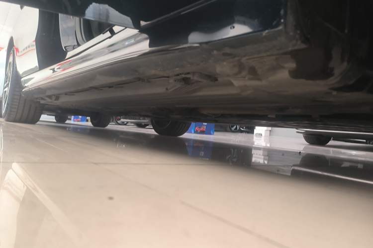 Used Mercedes-Benz C-Class 2023 Restyled C 260 L Night Edition Sports Version Right Side Sill