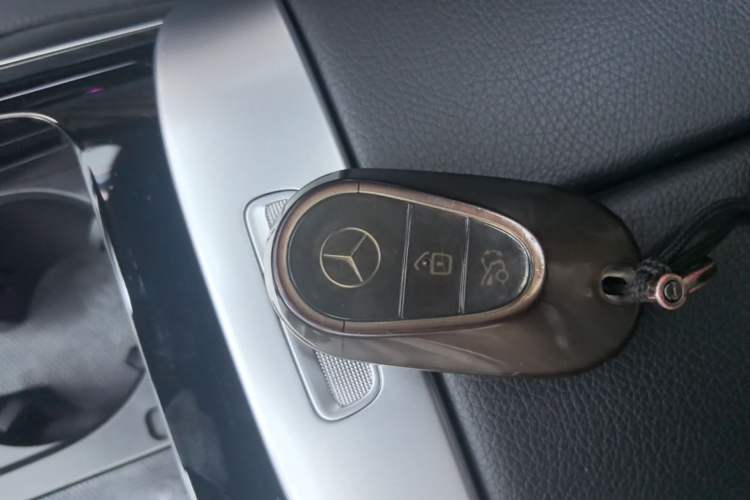 Used Mercedes-Benz C-Class 2023 Restyled C 260 L Sport Edition Vehicle Key