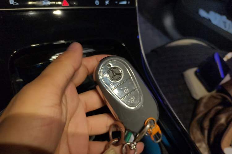 Used Mercedes-Benz C-Class 2023 Restyled C 260 L Sport Edition Vehicle Key