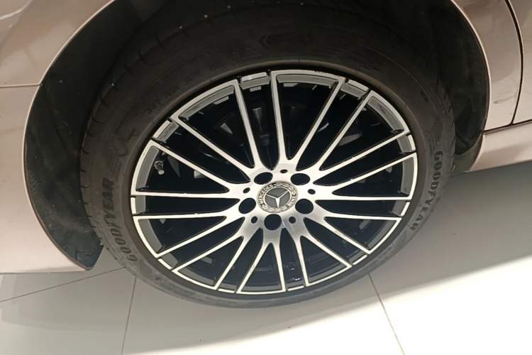 Used Mercedes-Benz C-Class 2023 C 260 L Sport Edition Right Rear Wheel Hub