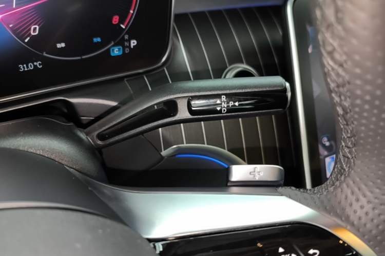 Used Mercedes-Benz C-Class 2023 Restyled C 260 L Night Edition Sports Version Gear Lever