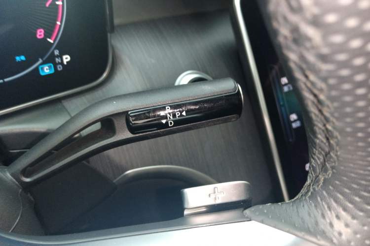 Used Mercedes-Benz C-Class 2023 Revised C 200 L Sport Edition Gear Lever