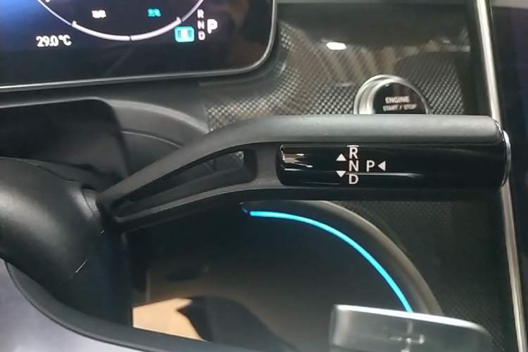 Used Mercedes-Benz C-Class 2023 Revised C 200 L Sport Edition Gear Lever