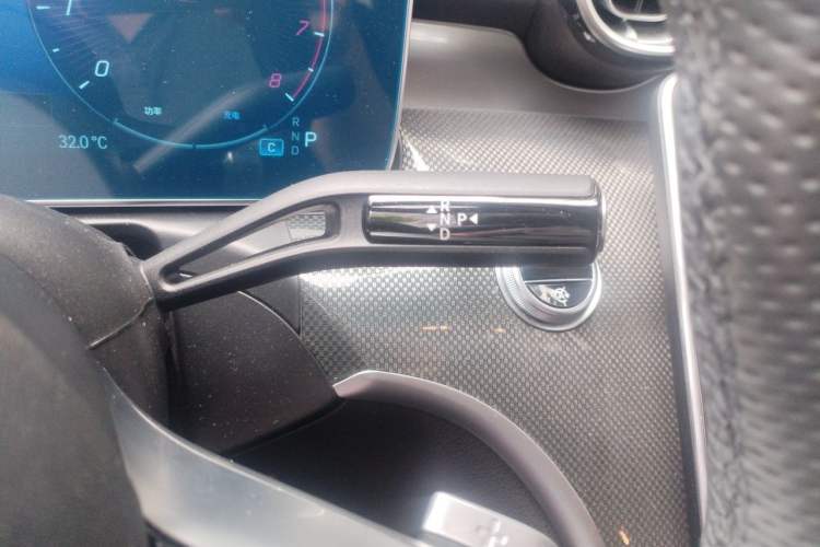Used Mercedes-Benz C-Class 2023 Second Facelift C 260 L Sport Edition Gear Lever