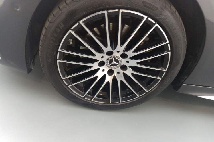 Used Mercedes-Benz C-Class 2023 Revised C 200 L Sport Edition Left Front Wheel Hub