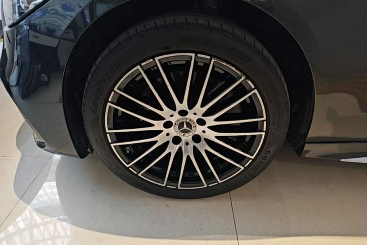 Used Mercedes-Benz C-Class 2023 Restyled C 260 L Sport Edition Left Front Wheel Hub