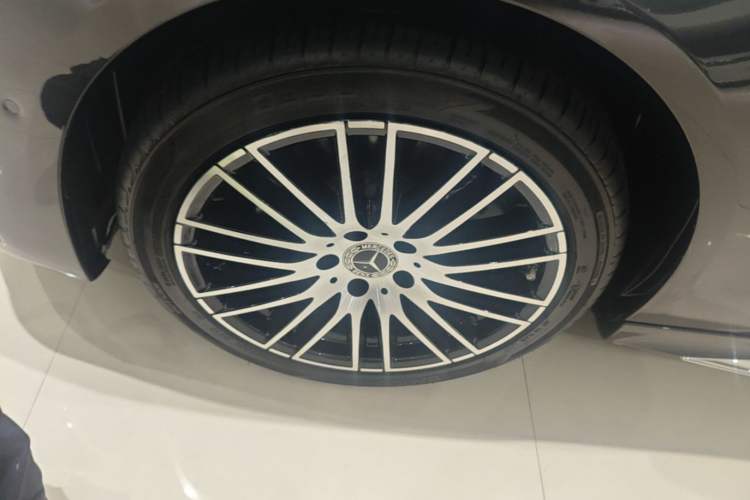 Used Mercedes-Benz C-Class 2023 Restyled C 260 L Sport Edition Left Front Wheel Hub