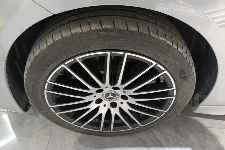 Used Mercedes-Benz C-Class 2023 Restyled C 260 L Sport Edition Left Front Wheel Hub