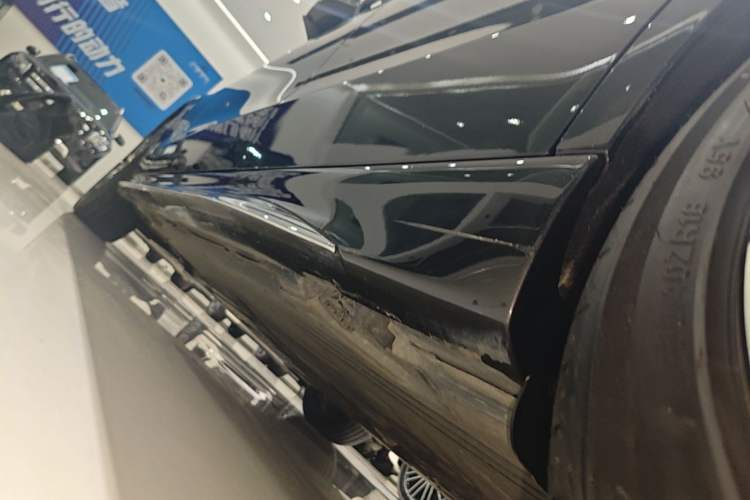 Used Mercedes-Benz C-Class 2023 Restyled C 260 L Sport Edition Left Side Sill