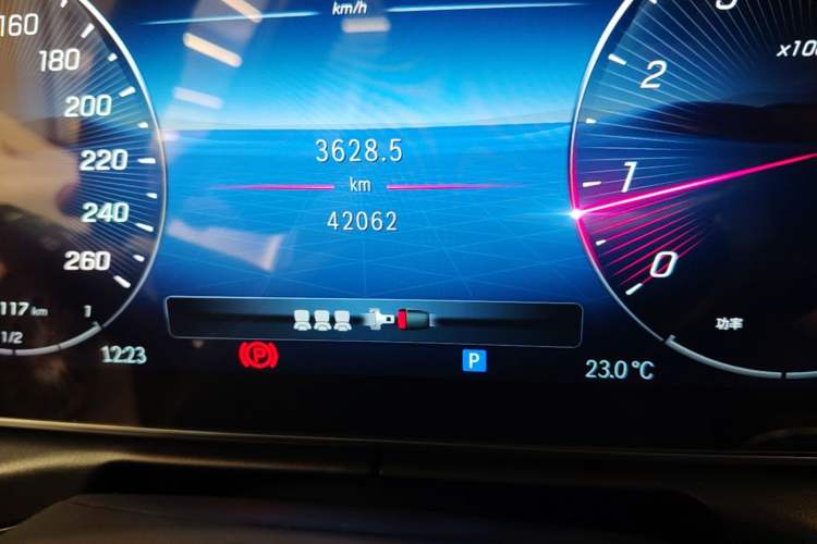 Used Mercedes-Benz C-Class 2023 Restyled C 260 L Sport Edition Odometer Close Up