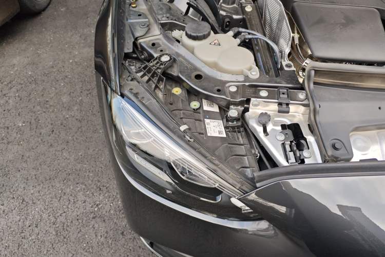 Used Mercedes-Benz C-Class 2023 C 260 L Bright Night Sports Edition Right Front Headlight