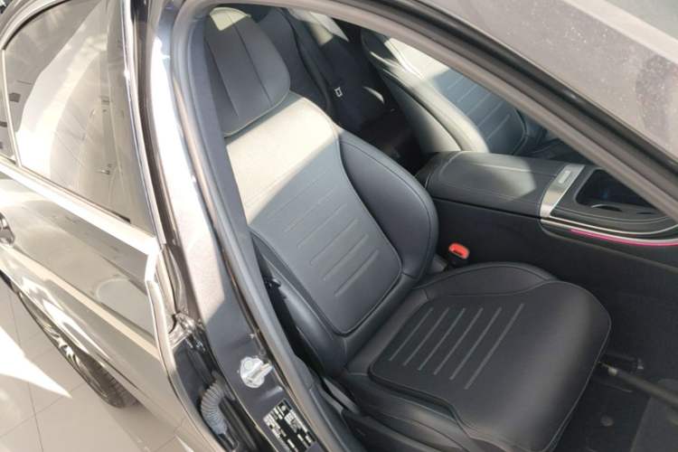 Used Mercedes-Benz C-Class 2023 C 260 L Sport Edition 4MATIC Right Front Seat