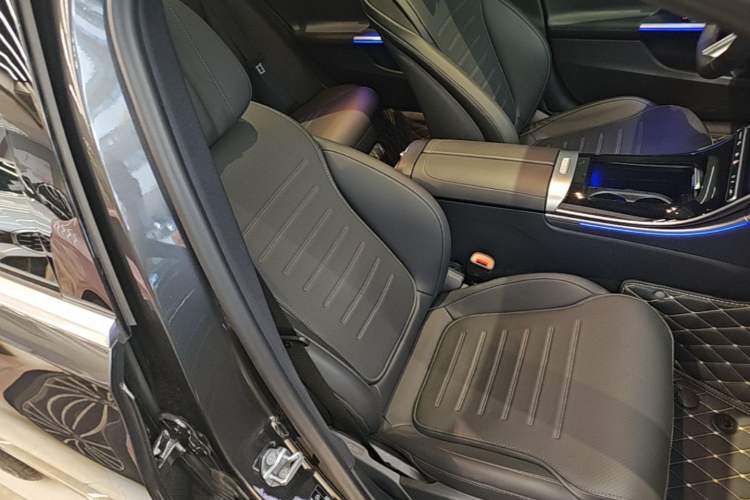 Used Mercedes-Benz C-Class 2023 Restyled C 260 L Sport Edition Right Front Seat