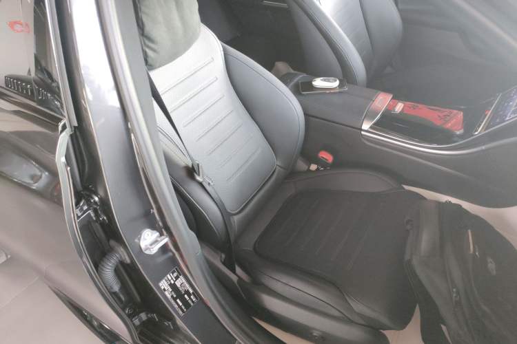 Used Mercedes-Benz C-Class 2023 Restyled C 260 L Night Edition Sports Version Right Front Seat