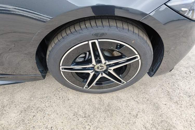 Used Mercedes-Benz C-Class 2023 C 260 L Bright Night Sports Edition Right Front Wheel Hub
