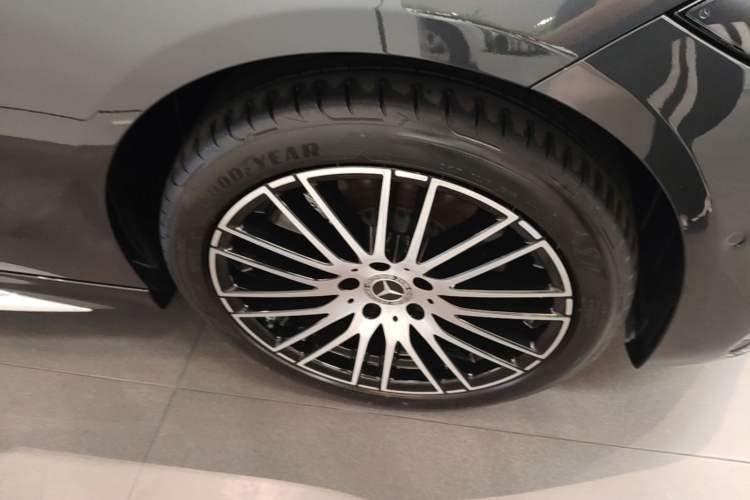 Used Mercedes-Benz C-Class 2023 Restyled C 260 L Sport Edition Right Front Wheel Hub