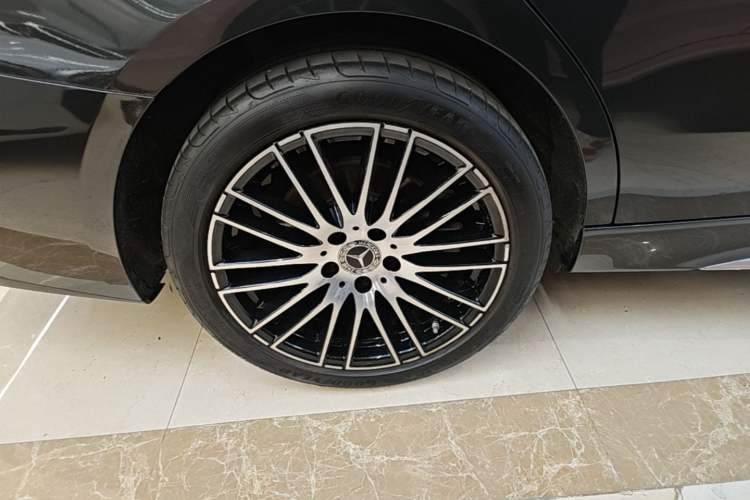 Used Mercedes-Benz C-Class 2023 Restyled C 260 L Sport Edition Right Rear Wheel Hub