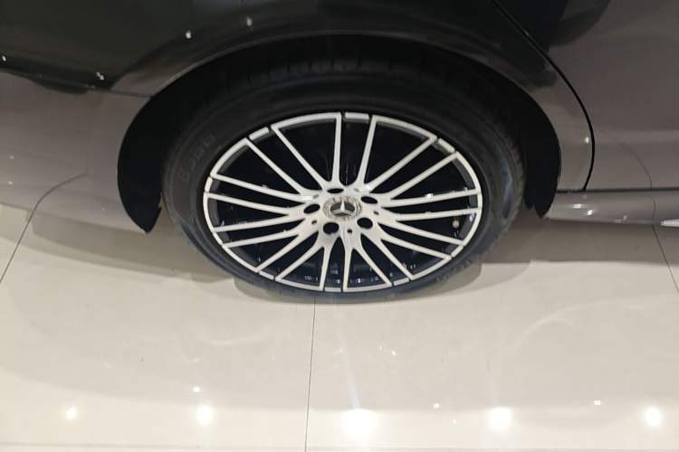 Used Mercedes-Benz C-Class 2023 Restyled C 260 L Sport Edition Right Rear Wheel Hub
