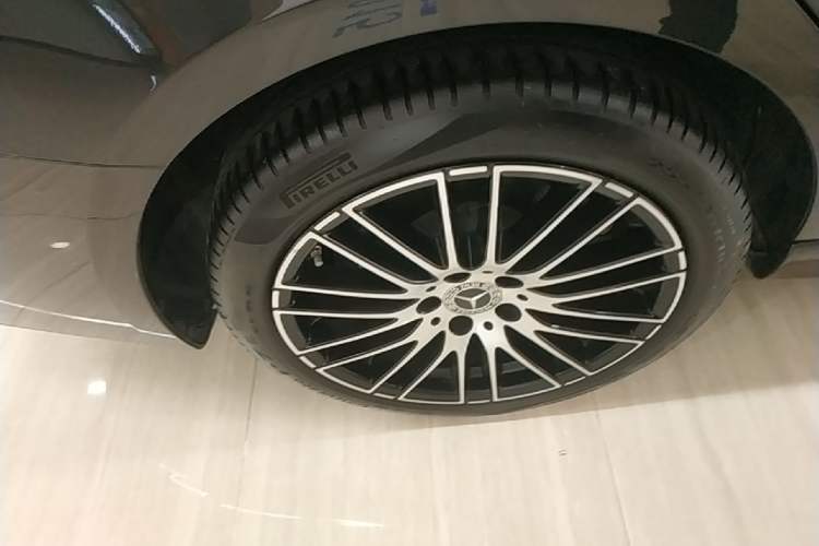 Used Mercedes-Benz C-Class 2023 Revised C 200 L Sport Edition Right Rear Wheel Hub