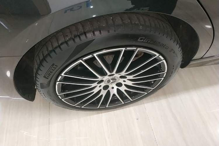 Used Mercedes-Benz C-Class 2023 Revised C 200 L Sport Edition Right Rear Wheel Hub