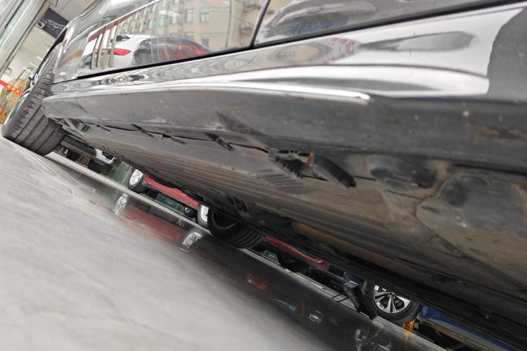 Used Mercedes-Benz C-Class 2023 C 200 L Sport Edition Right Side Sill