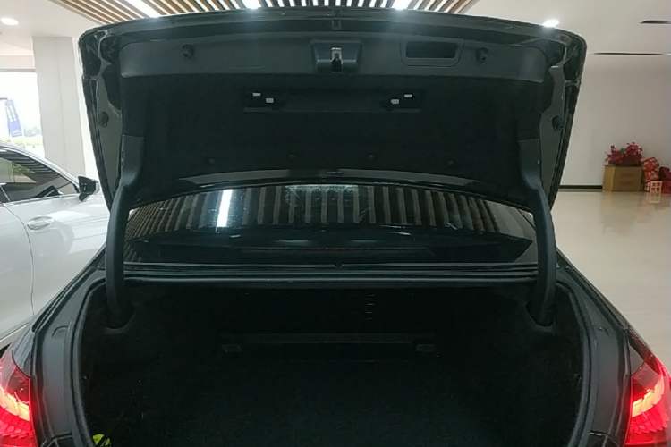 Used Mercedes-Benz C-Class 2023 Revised C 200 L Sport Edition Trunk