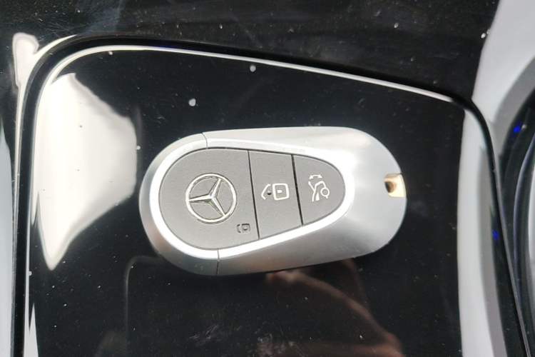 Used Mercedes-Benz C-Class 2023 C 260 L Bright Night Sports Edition Vehicle Key