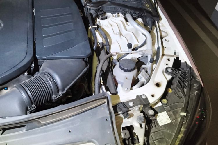 Used Mercedes-Benz C-Class 2023 C 200 L Sport Edition Engine Bay Left