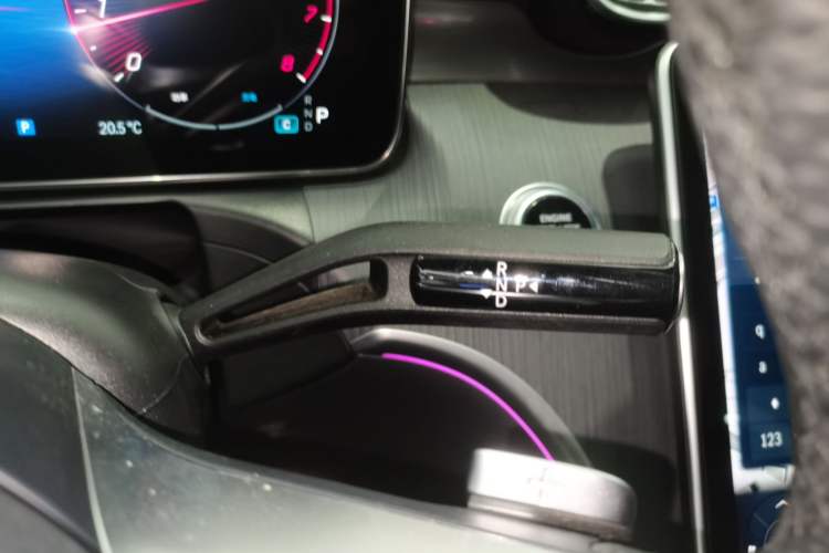 Used Mercedes-Benz C-Class 2023 Second Facelift C 260 L Sport Edition Gear Lever
