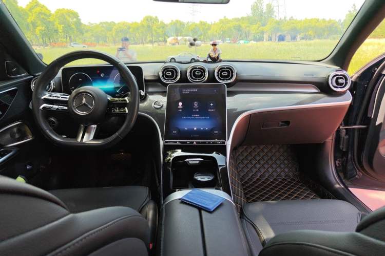Used Mercedes-Benz C-Class 2023 Restyled C 260 L Night Edition Sports Version Center Console
