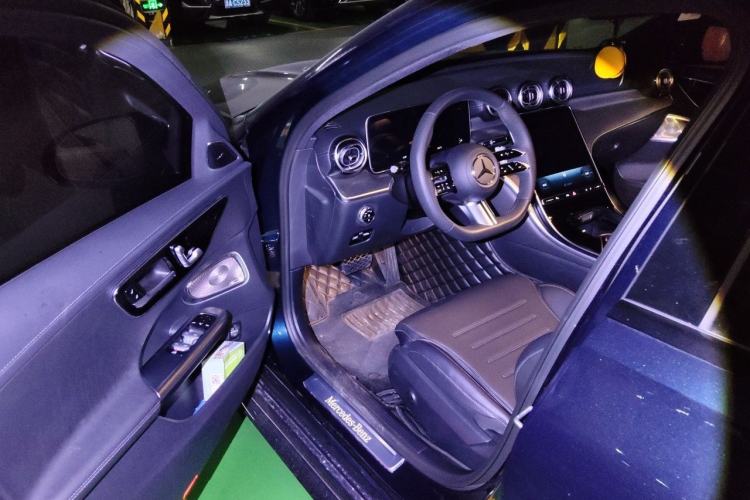 Used Mercedes-Benz C-Class 2023 Restyled C 260 L Night Edition Sports Version Driver Seat