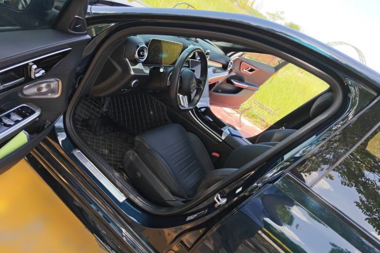 Used Mercedes-Benz C-Class 2023 Restyled C 260 L Night Edition Sports Version Driver Seat