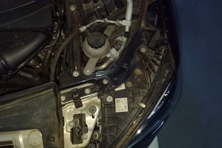 Used Mercedes-Benz C-Class 2023 Facelift C 260 L Engine Bay Left