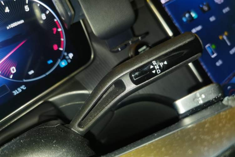 Used Mercedes-Benz C-Class 2023 C 200 L Sport Edition Gear Lever