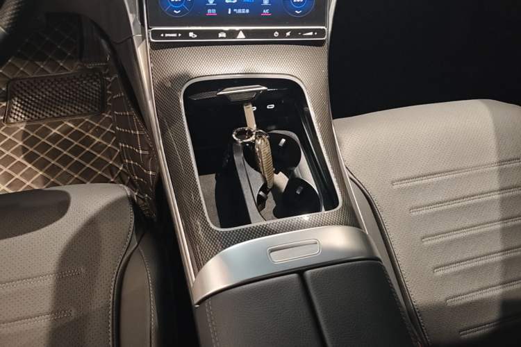Used Mercedes-Benz C-Class 2023 Revised C 200 L Sport Edition Gear Lever