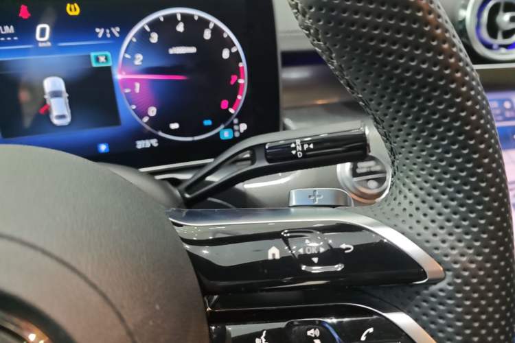 Used Mercedes-Benz C-Class 2023 Second Facelift C 260 L Sport Edition Gear Lever