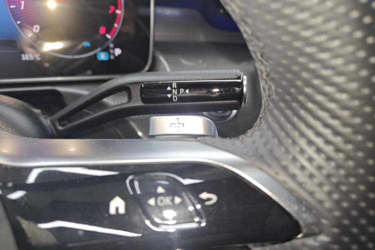 Used Mercedes-Benz C-Class 2023 Restyled C 260 L Night Edition Sports Version Gear Lever