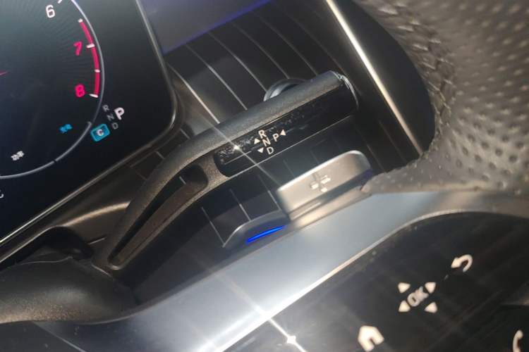 Used Mercedes-Benz C-Class 2023 Restyled C 260 L Night Edition Sports Version Gear Lever
