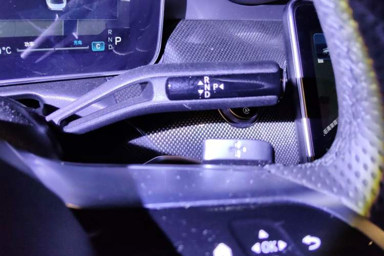 Used Mercedes-Benz C-Class 2023 Restyled C 260 L Night Edition Sports Version Gear Lever