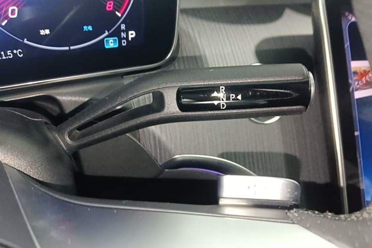 Used Mercedes-Benz C-Class 2023 C 260 L Bright Night Sports Edition Gear Lever