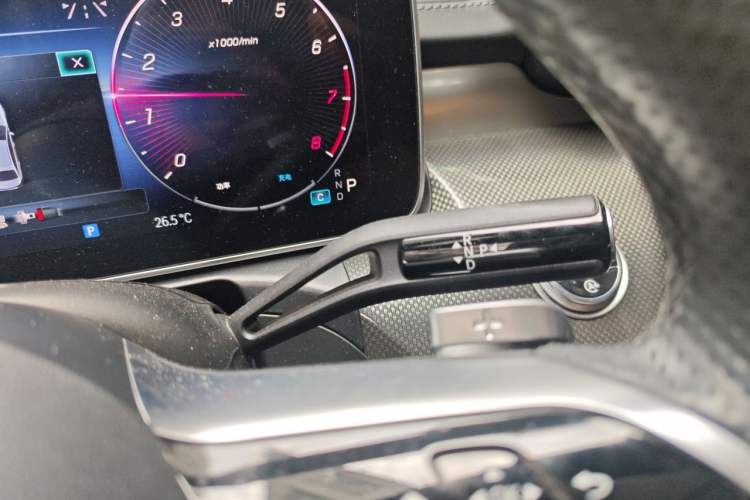 Used Mercedes-Benz C-Class 2023 Second Facelift C 260 L Sport Edition Gear Lever