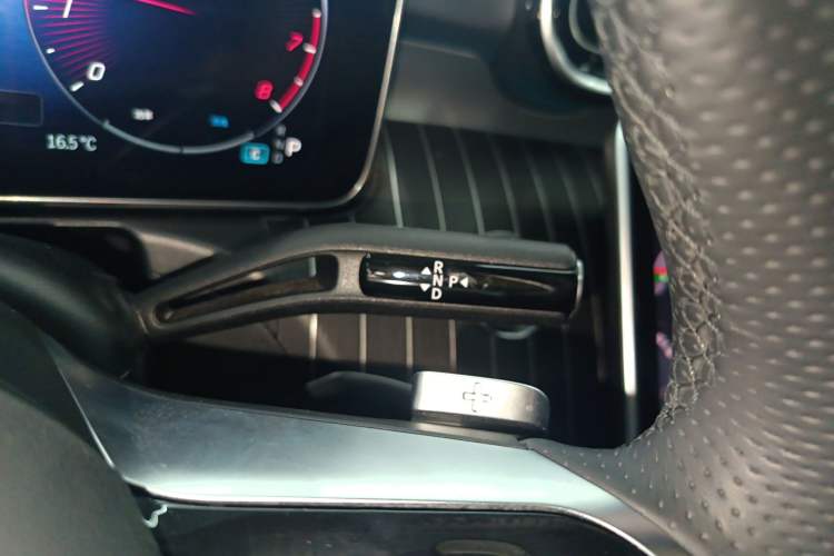 Used Mercedes-Benz C-Class 2023 Second Facelift C 260 L Sport Edition Gear Lever