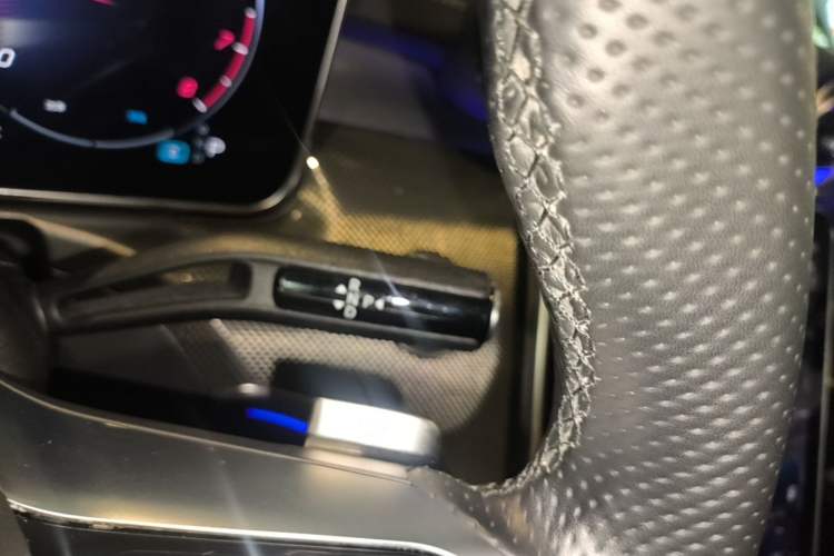 Used Mercedes-Benz C-Class 2023 Restyled C 260 L Night Edition Sports Version Gear Lever