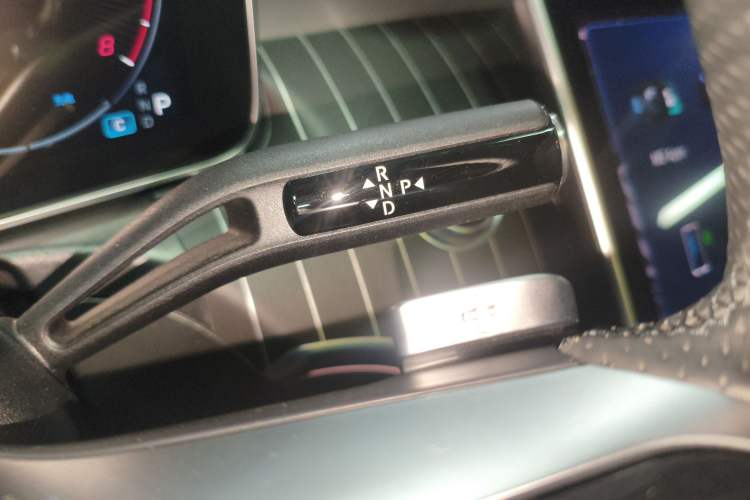 Used Mercedes-Benz C-Class 2023 C 260 L Bright Night Sports Edition Gear Lever