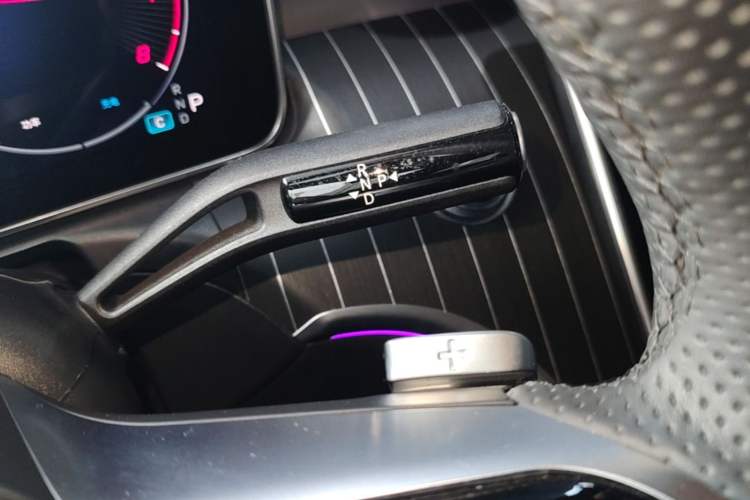 Used Mercedes-Benz C-Class 2023 Restyled C 260 L Night Edition Sports Version Gear Lever